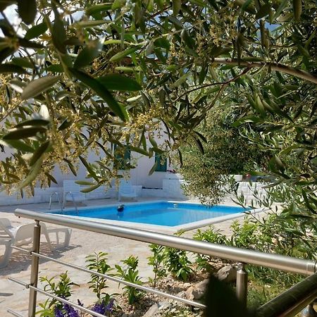 Holiday House M&A&K With Swimming Pool Kaštel Štafilić Esterno foto