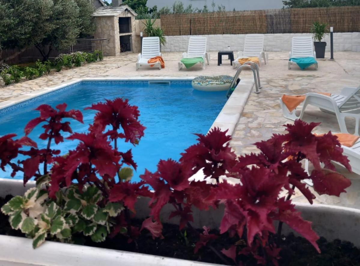 Holiday House M&A&K With Swimming Pool Kaštel Štafilić Esterno foto