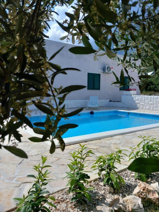 Holiday House M&A&K With Swimming Pool Kaštel Štafilić Esterno foto
