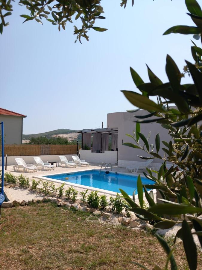 Holiday House M&A&K With Swimming Pool Kaštel Štafilić Esterno foto