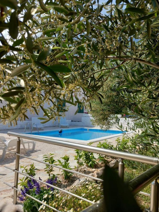 Holiday House M&A&K With Swimming Pool Kaštel Štafilić Esterno foto