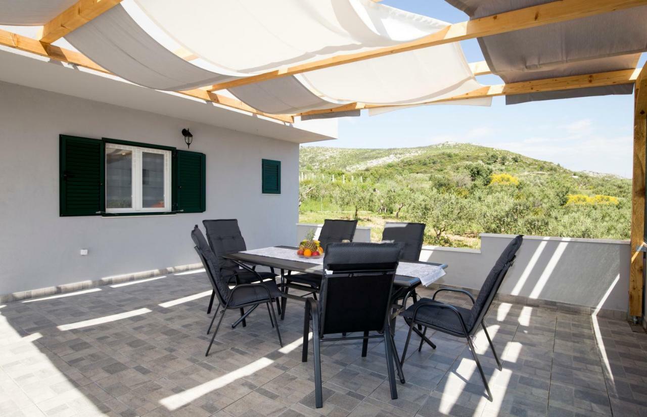 Holiday House M&A&K With Swimming Pool Kaštel Štafilić Esterno foto