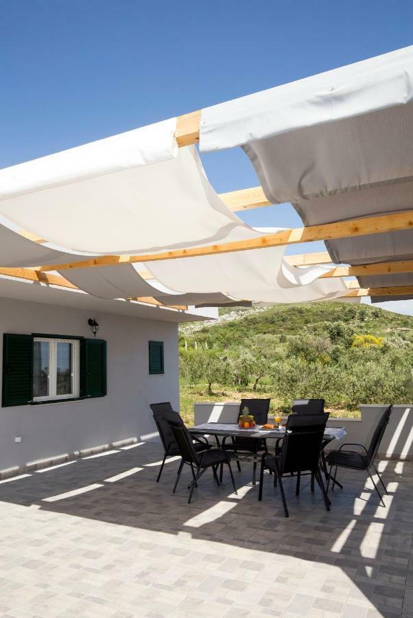 Holiday House M&A&K With Swimming Pool Kaštel Štafilić Esterno foto