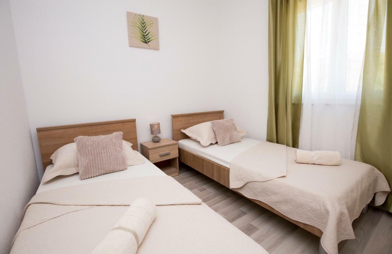 Holiday House M&A&K With Swimming Pool Kaštel Štafilić Esterno foto